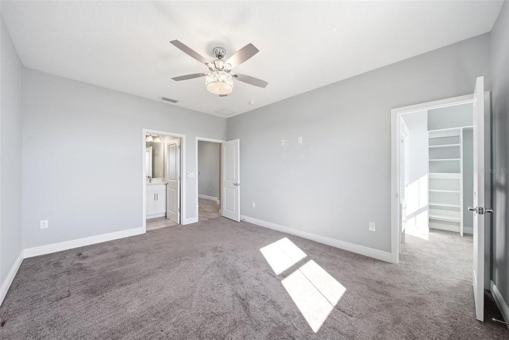 На продажу: $1,350,000 (5 спален, 6 ванн, 4018 Квадратных фут)