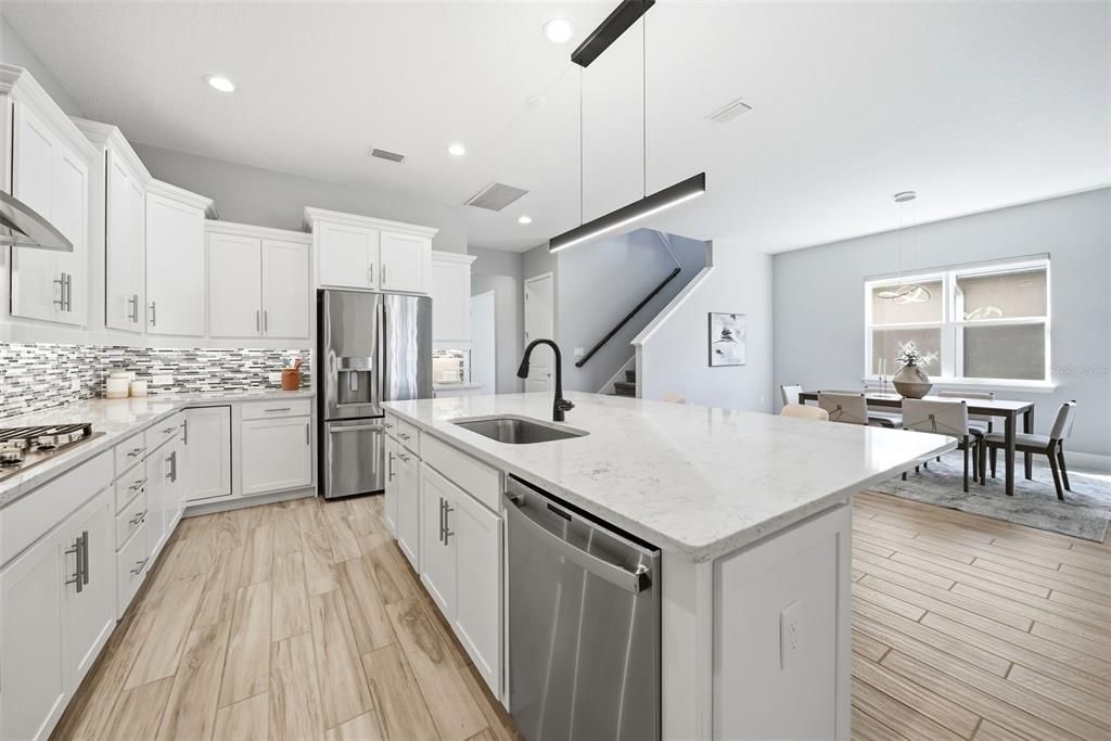 На продажу: $1,350,000 (5 спален, 6 ванн, 4018 Квадратных фут)