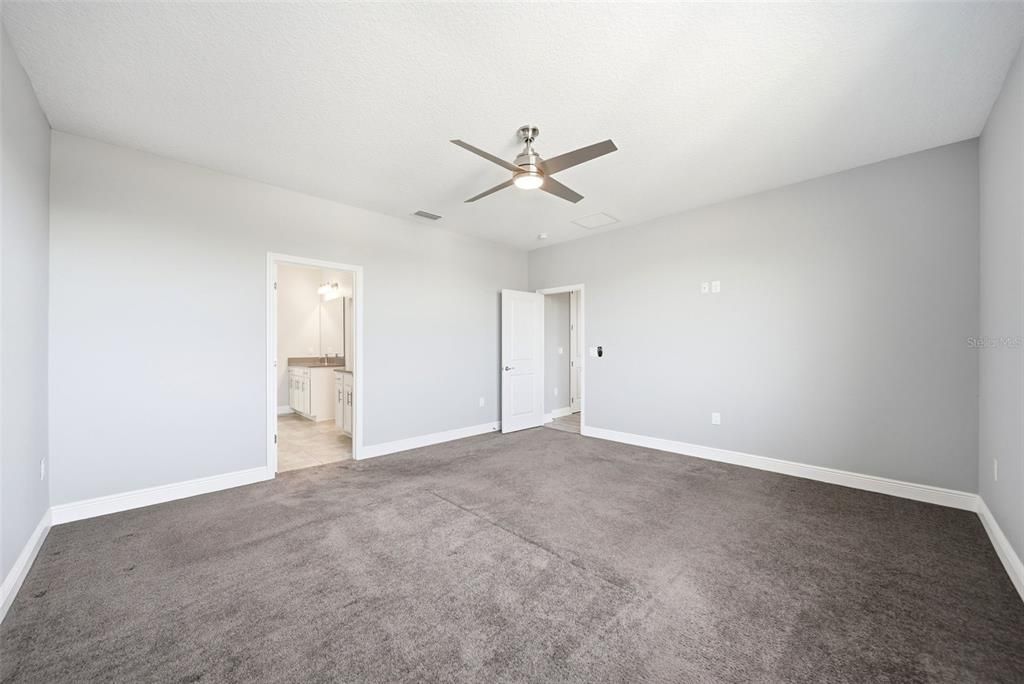 На продажу: $1,350,000 (5 спален, 6 ванн, 4018 Квадратных фут)