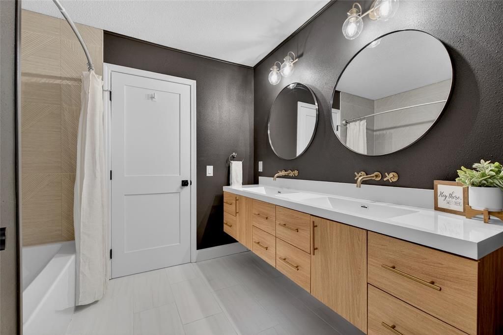 En Venta: $1,595,000 (5 camas, 3 baños, 2495 Pies cuadrados)