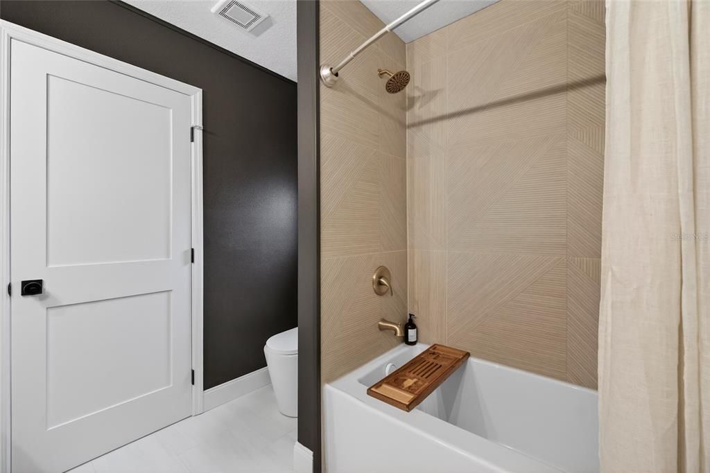 En Venta: $1,595,000 (5 camas, 3 baños, 2495 Pies cuadrados)