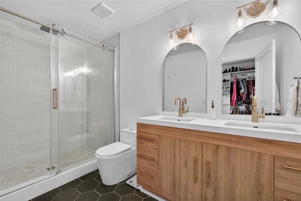 En Venta: $1,595,000 (5 camas, 3 baños, 2495 Pies cuadrados)