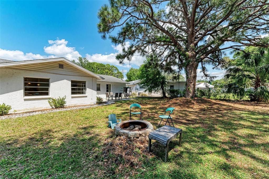 For Rent: $4,900 (3 beds, 2 baths, 1433 Square Feet)