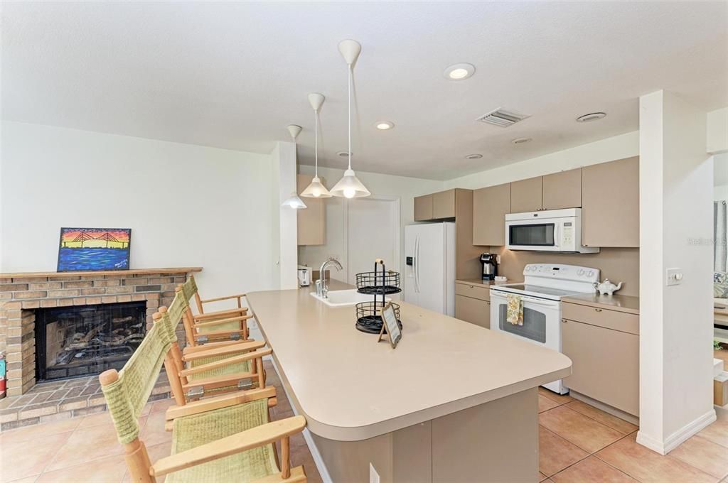 For Rent: $4,900 (3 beds, 2 baths, 1433 Square Feet)