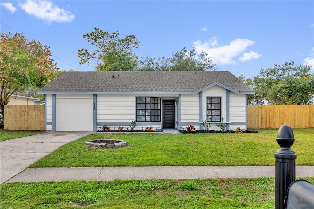 For Sale: $259,900 (2 beds, 1 baths, 870 Square Feet)