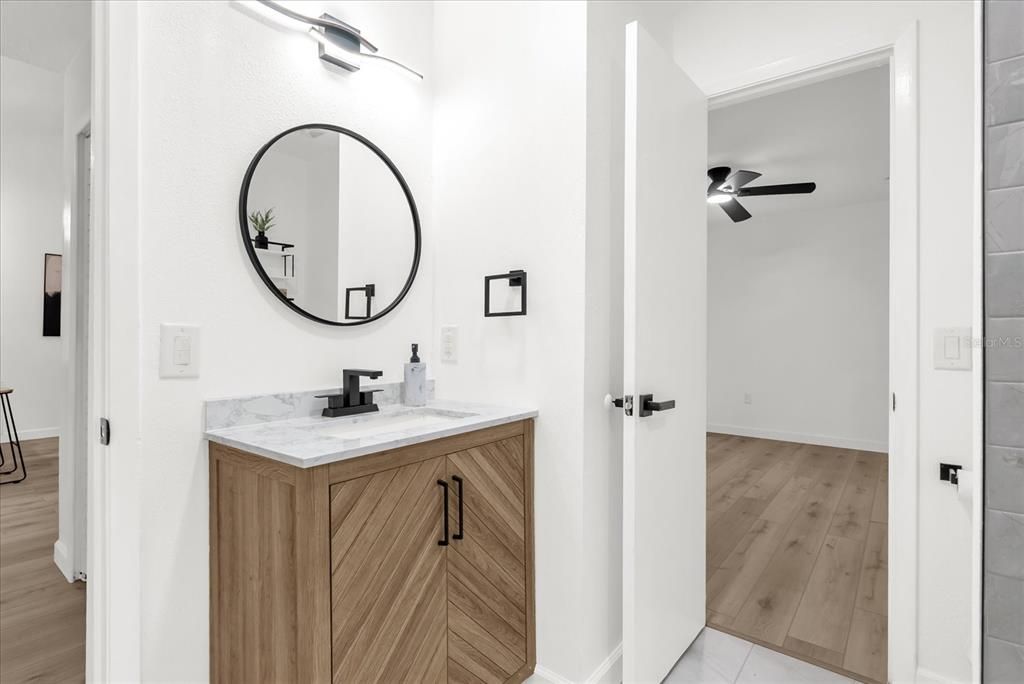 For Sale: $259,900 (2 beds, 1 baths, 870 Square Feet)