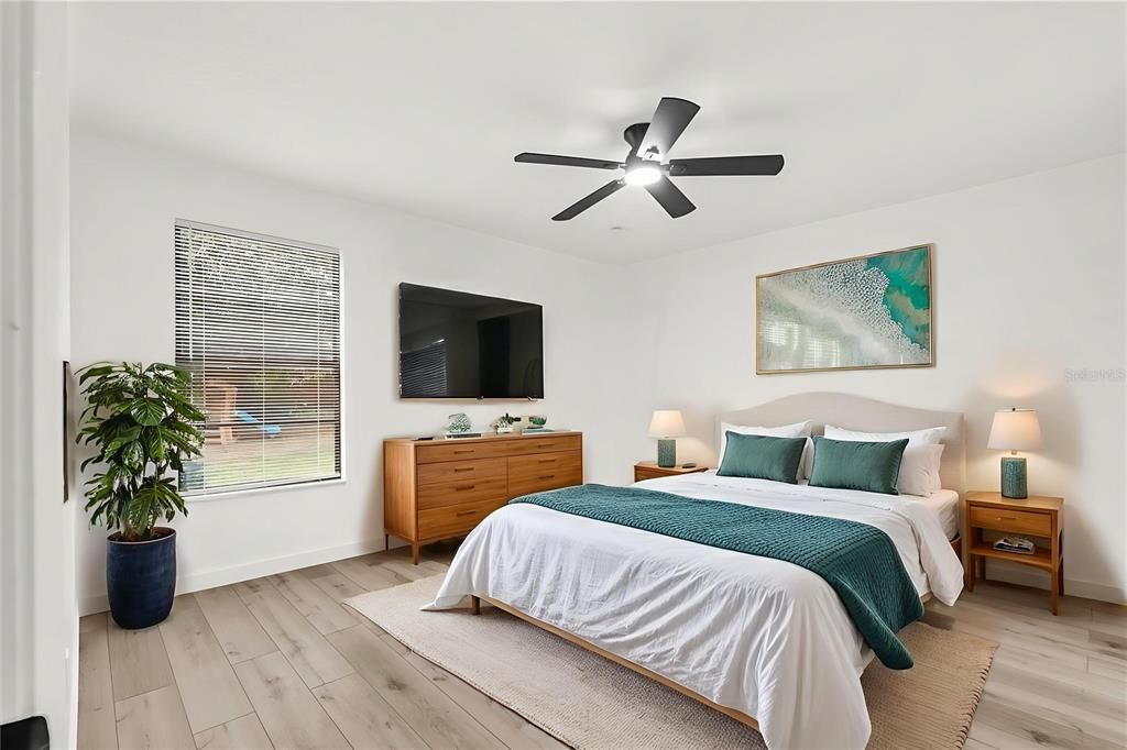 For Sale: $259,900 (2 beds, 1 baths, 870 Square Feet)