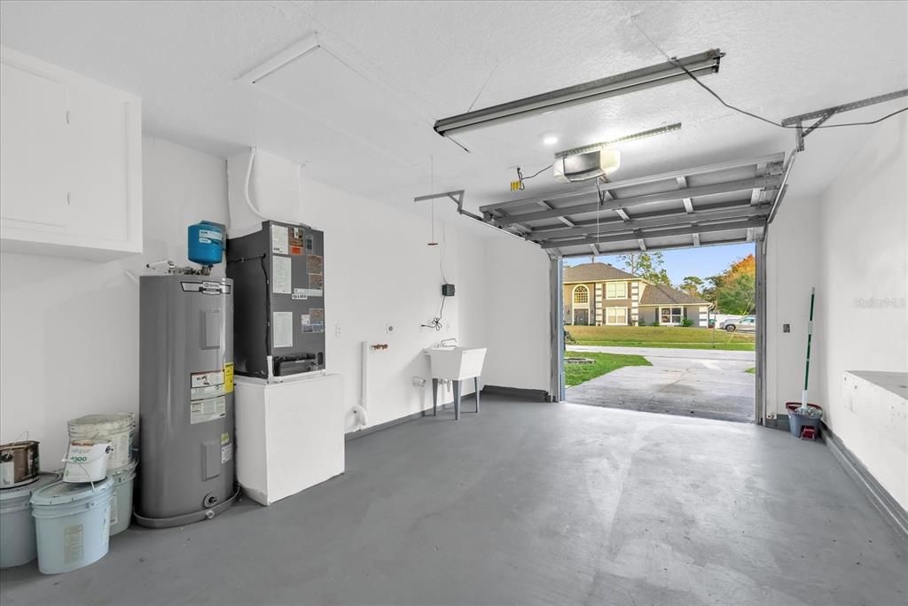 For Sale: $259,900 (2 beds, 1 baths, 870 Square Feet)