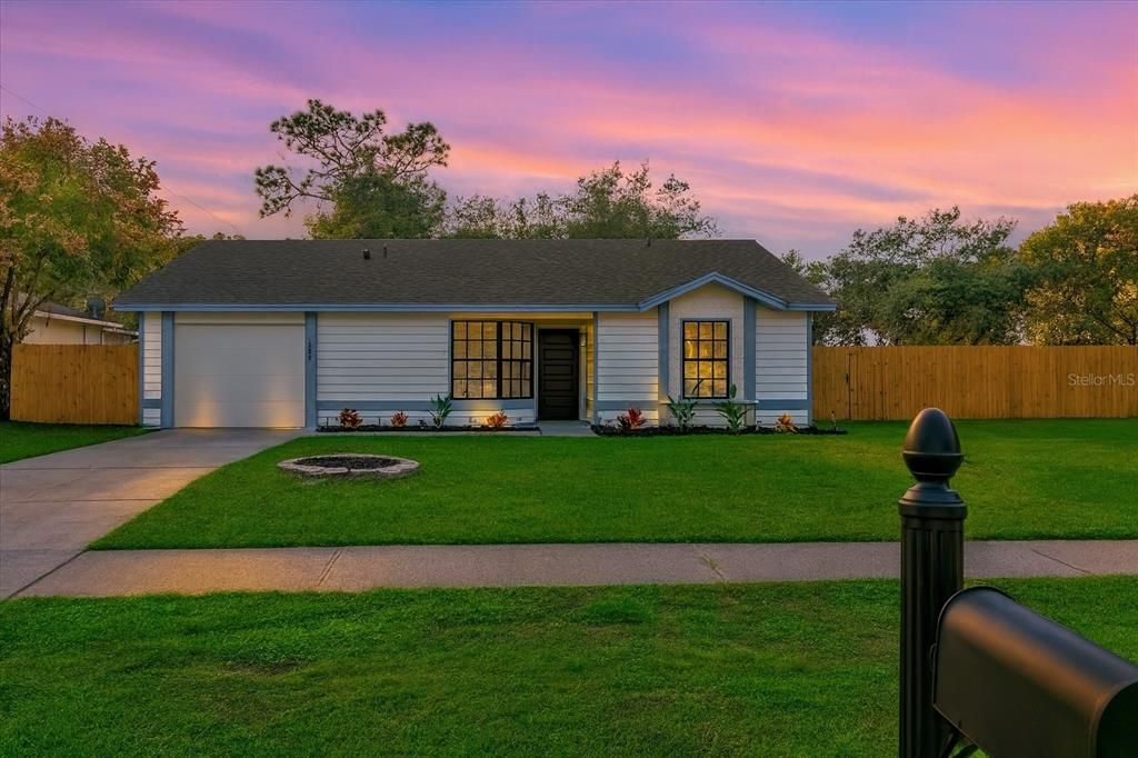 For Sale: $259,900 (2 beds, 1 baths, 870 Square Feet)