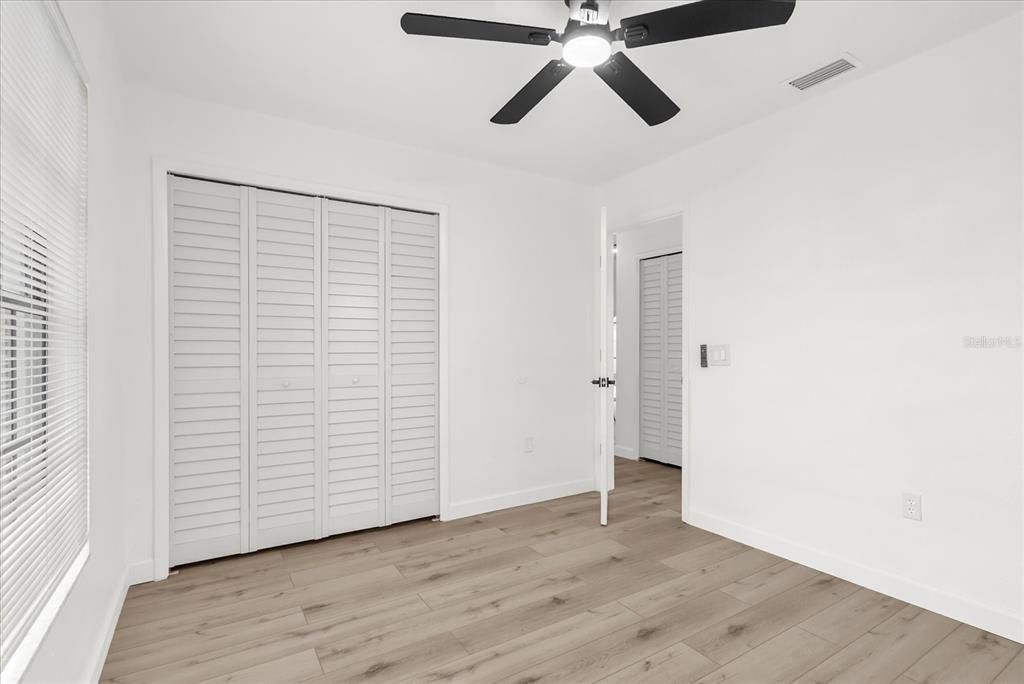 For Sale: $259,900 (2 beds, 1 baths, 870 Square Feet)