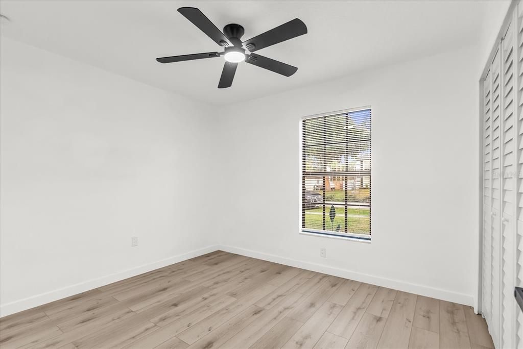 For Sale: $259,900 (2 beds, 1 baths, 870 Square Feet)