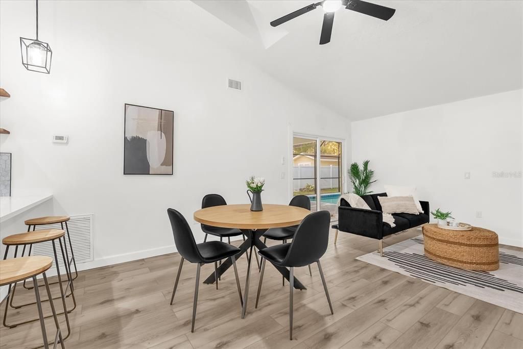 For Sale: $259,900 (2 beds, 1 baths, 870 Square Feet)