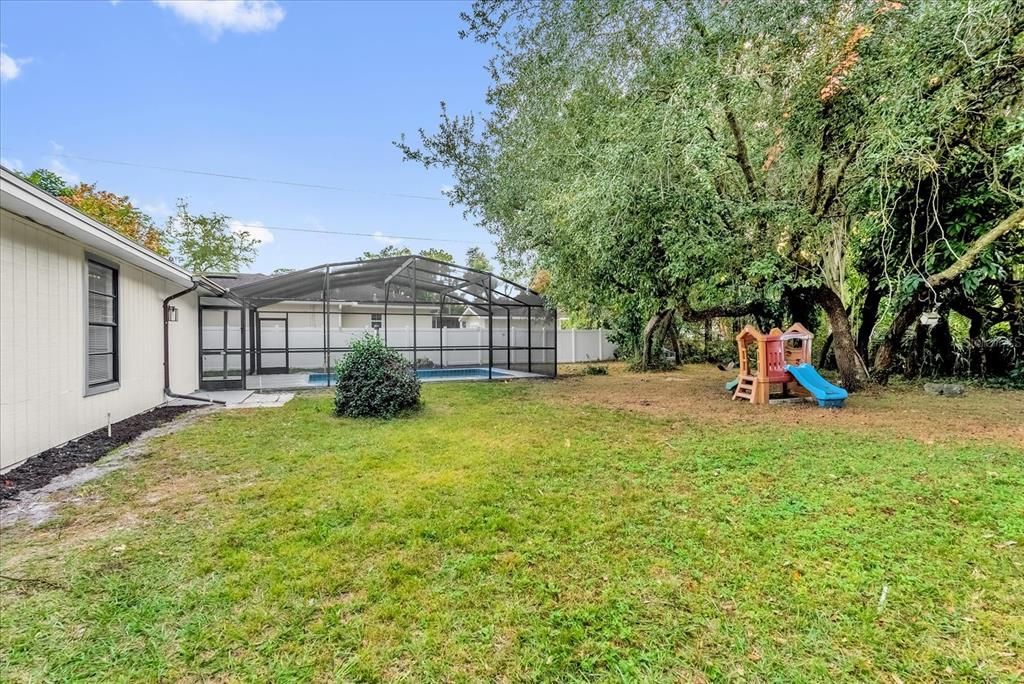 For Sale: $259,900 (2 beds, 1 baths, 870 Square Feet)