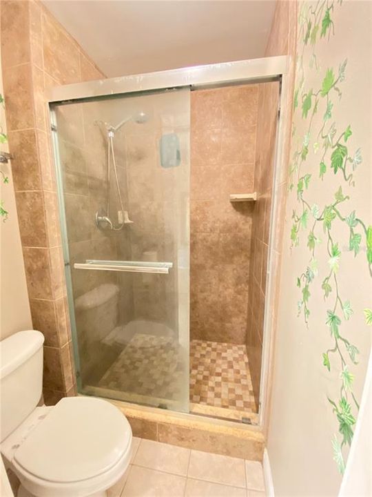 For Rent: $2,200 (4 beds, 2 baths, 1874 Square Feet)