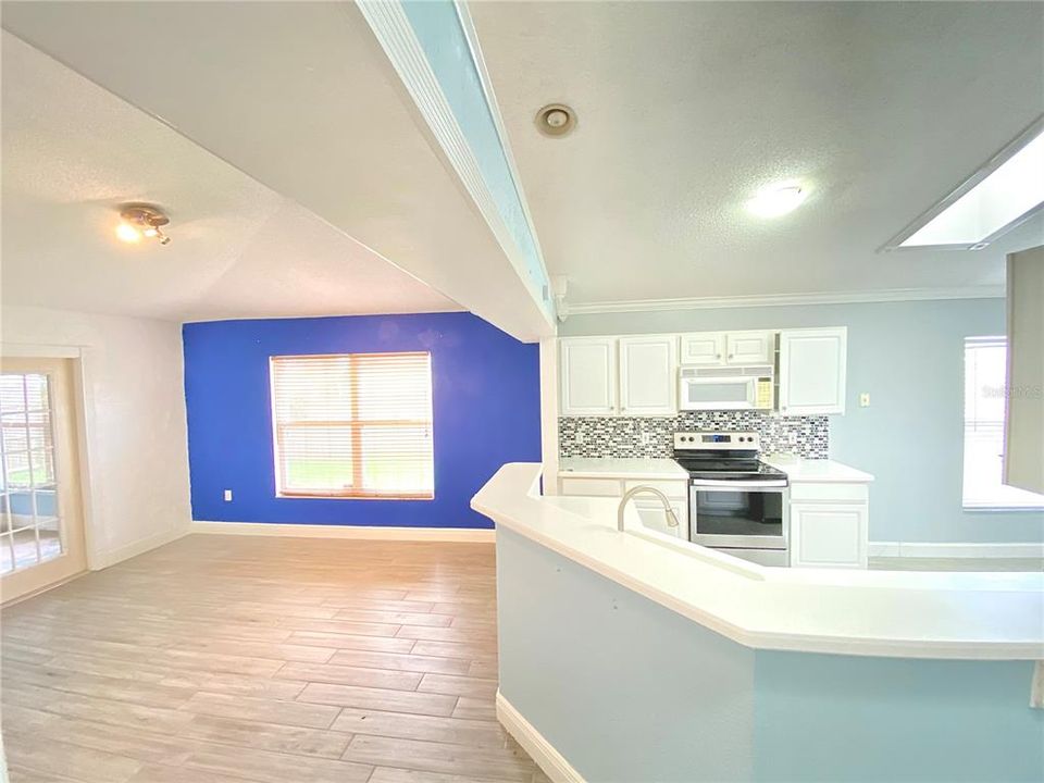 For Rent: $2,200 (4 beds, 2 baths, 1874 Square Feet)