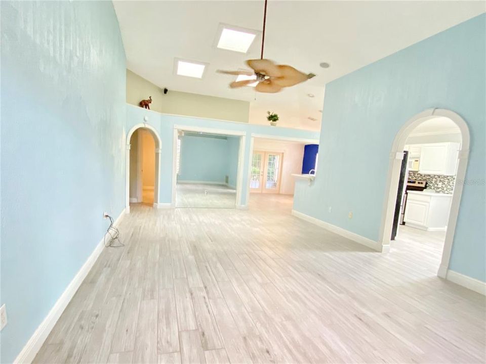 For Rent: $2,200 (4 beds, 2 baths, 1874 Square Feet)