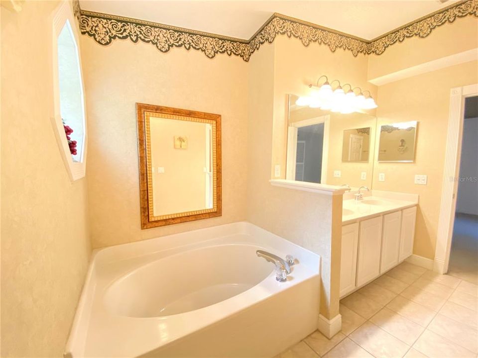 For Rent: $2,200 (4 beds, 2 baths, 1874 Square Feet)