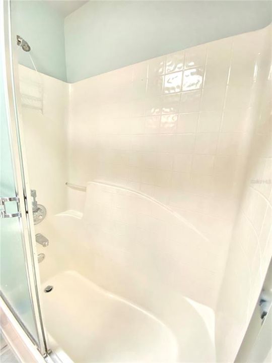 For Rent: $2,200 (4 beds, 2 baths, 1874 Square Feet)