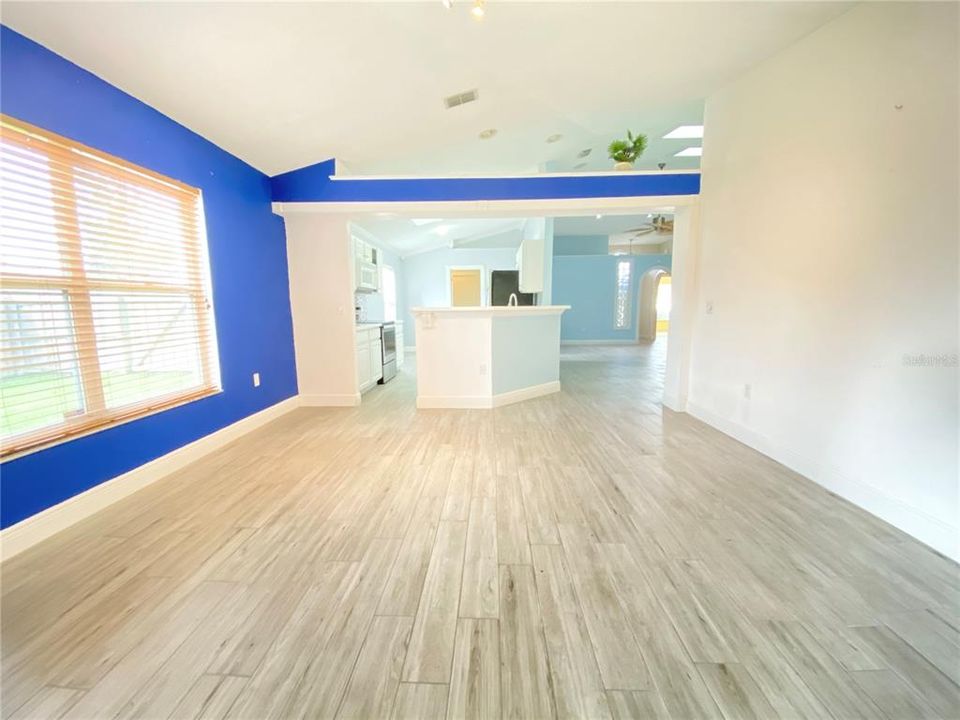 For Rent: $2,200 (4 beds, 2 baths, 1874 Square Feet)