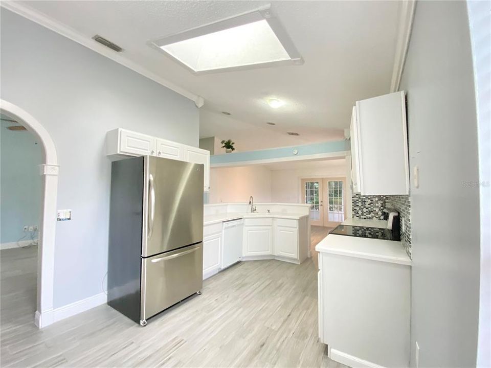 For Rent: $2,200 (4 beds, 2 baths, 1874 Square Feet)