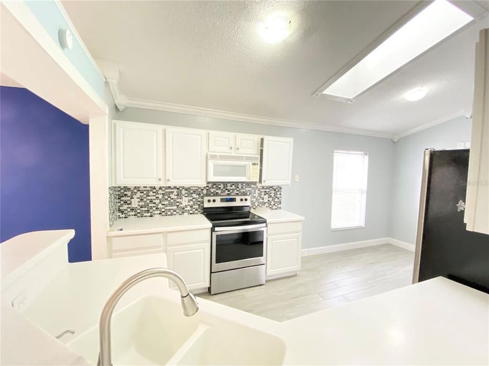 For Rent: $2,200 (4 beds, 2 baths, 1874 Square Feet)