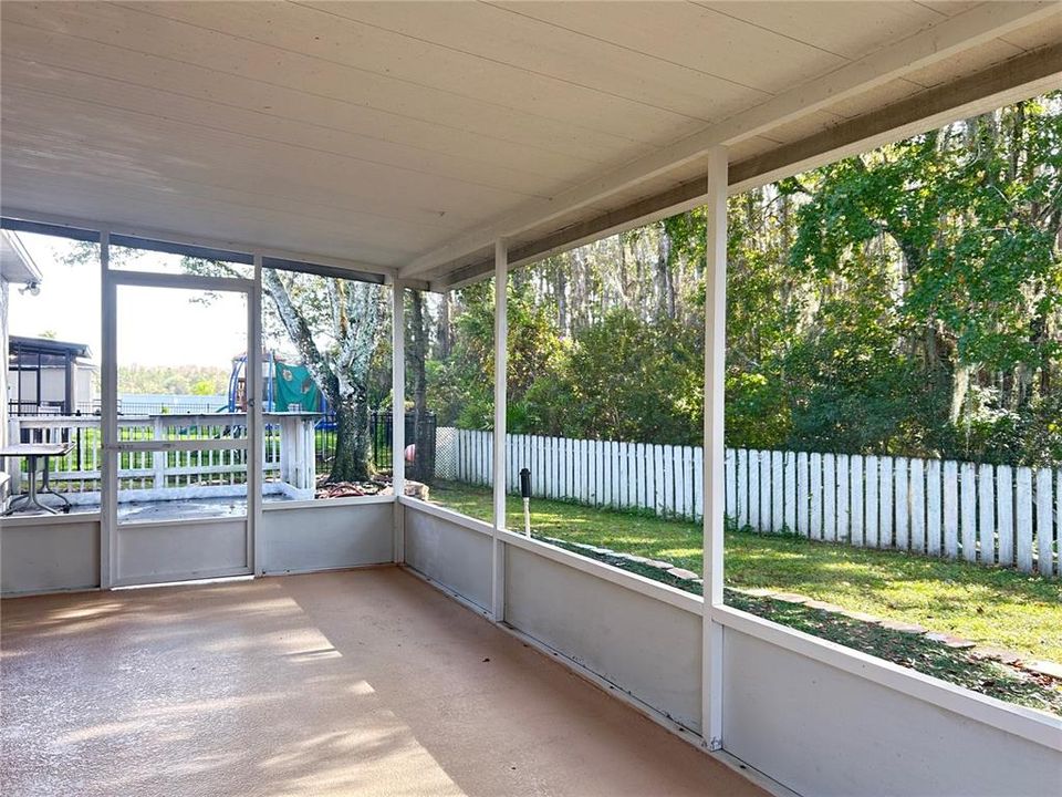 For Rent: $2,200 (4 beds, 2 baths, 1874 Square Feet)