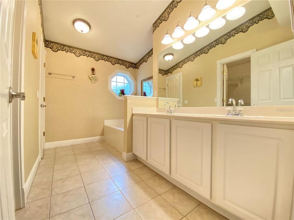 For Rent: $2,200 (4 beds, 2 baths, 1874 Square Feet)