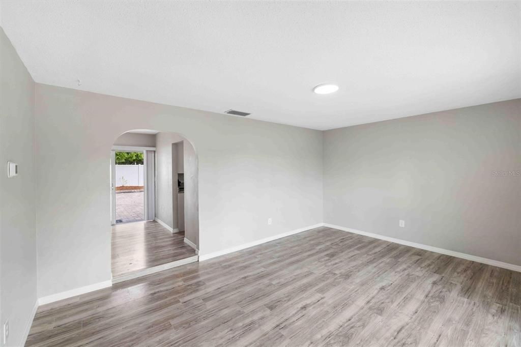 待售: $320,000 (3 贝兹, 2 浴室, 1589 平方英尺)