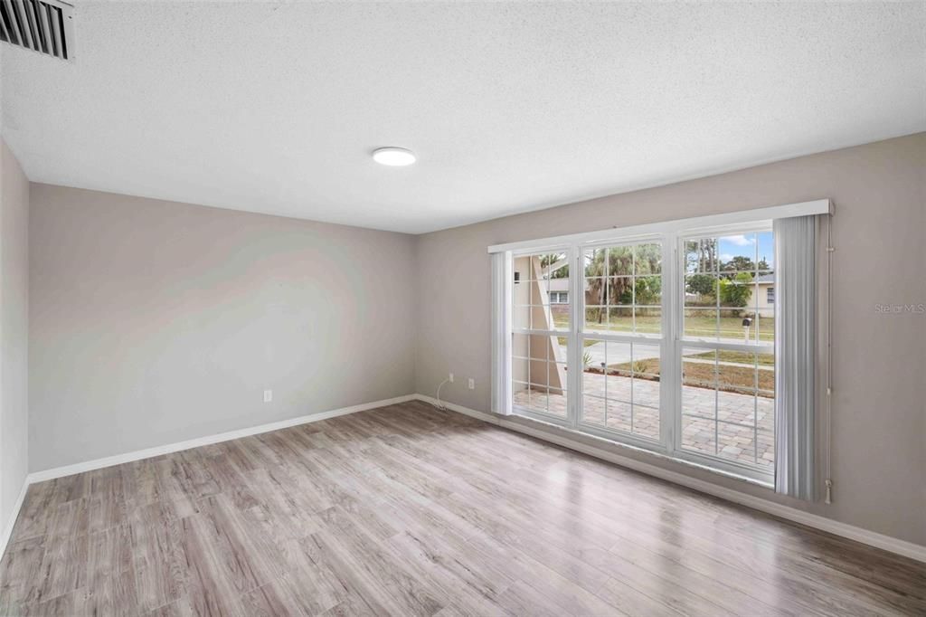 待售: $320,000 (3 贝兹, 2 浴室, 1589 平方英尺)