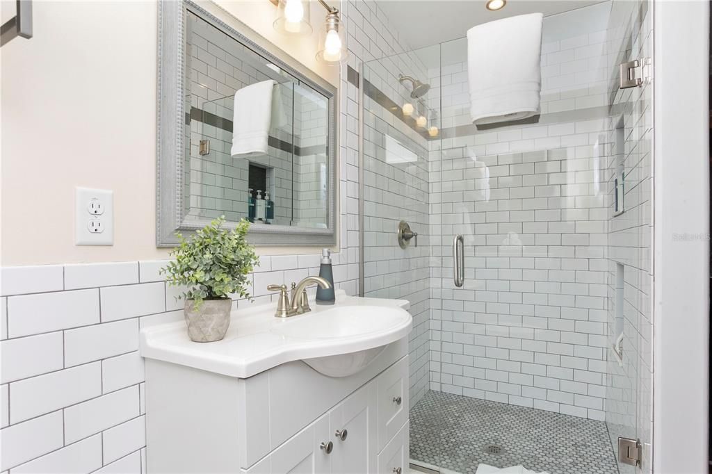 For Rent: $3,300 (4 beds, 2 baths, 1605 Square Feet)