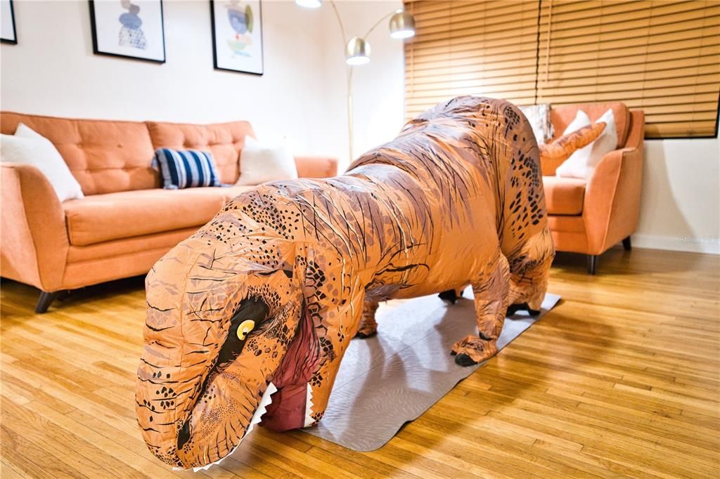 For Rent: $3,300 (4 beds, 2 baths, 1605 Square Feet)