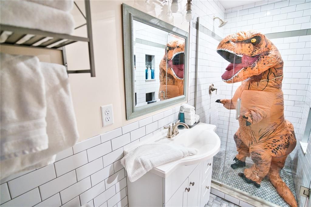 For Rent: $3,300 (4 beds, 2 baths, 1605 Square Feet)