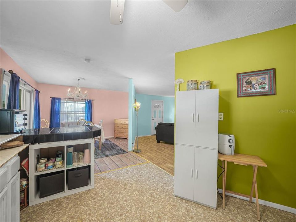 For Sale: $155,000 (3 beds, 2 baths, 1392 Square Feet)