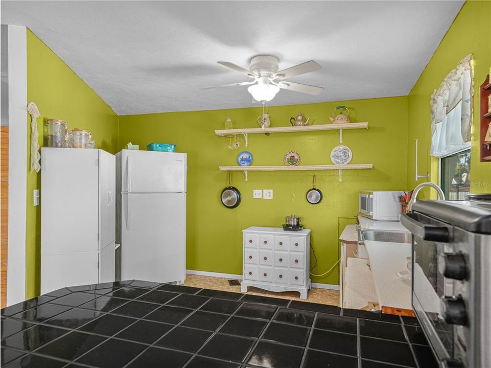 For Sale: $155,000 (3 beds, 2 baths, 1392 Square Feet)