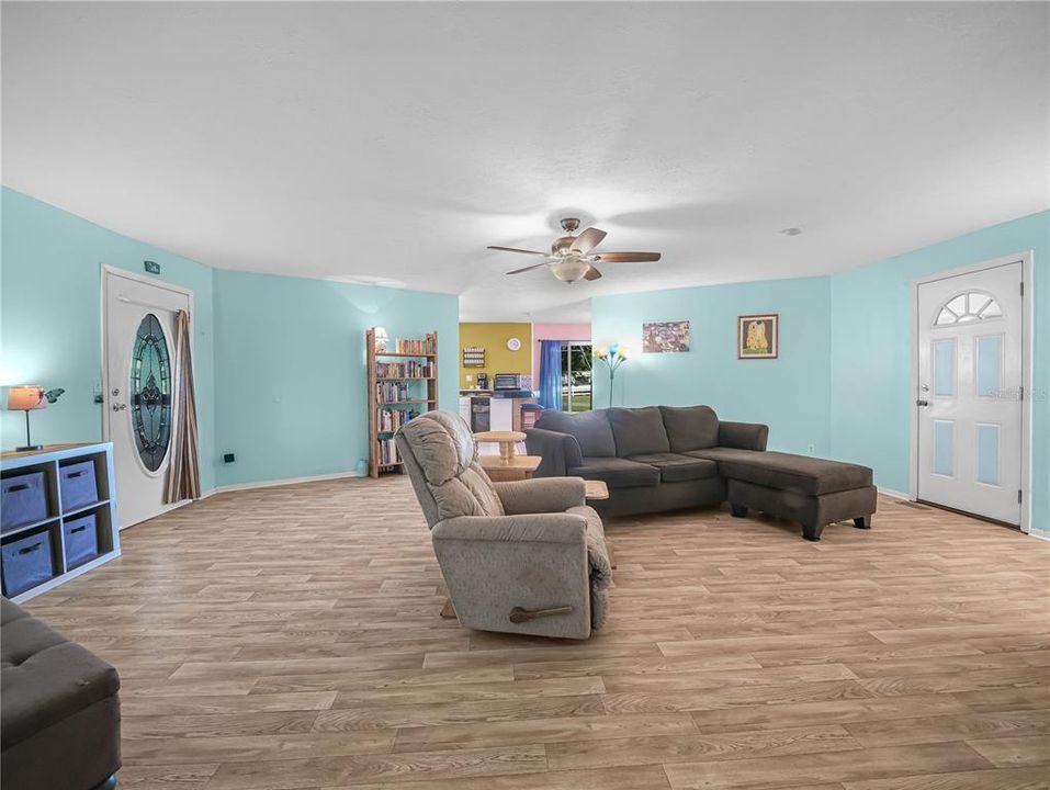 For Sale: $155,000 (3 beds, 2 baths, 1392 Square Feet)