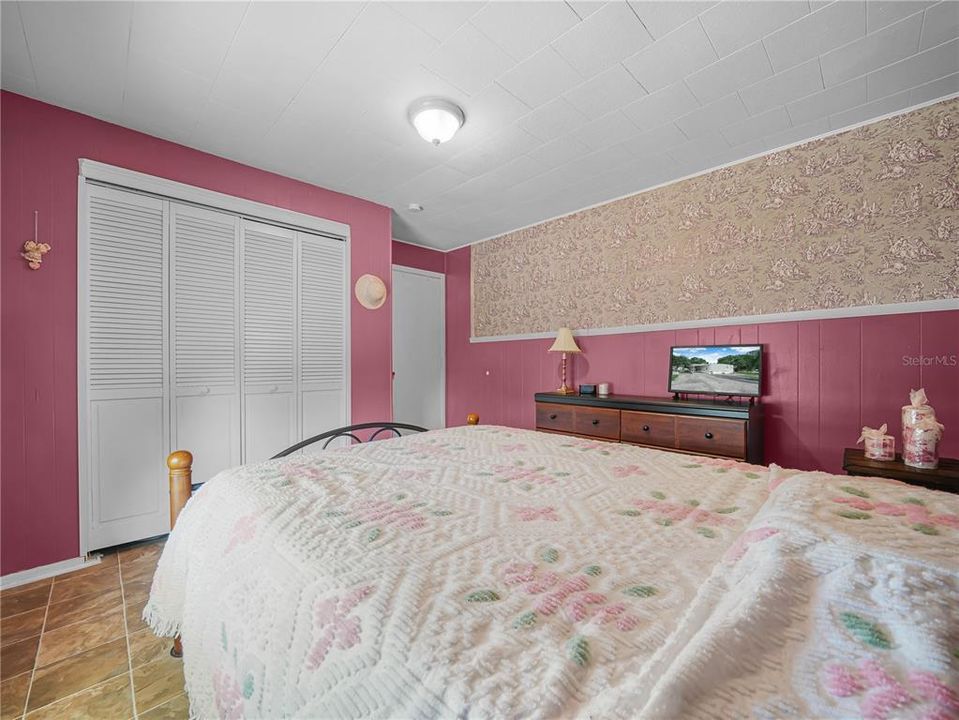 For Sale: $155,000 (3 beds, 2 baths, 1392 Square Feet)