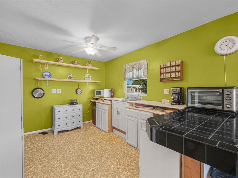 For Sale: $155,000 (3 beds, 2 baths, 1392 Square Feet)