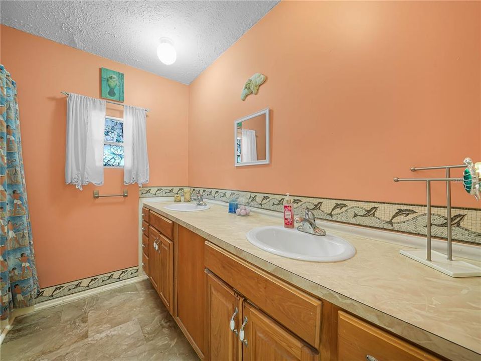 For Sale: $155,000 (3 beds, 2 baths, 1392 Square Feet)