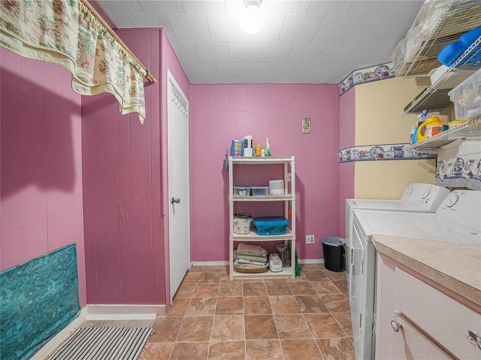 For Sale: $155,000 (3 beds, 2 baths, 1392 Square Feet)