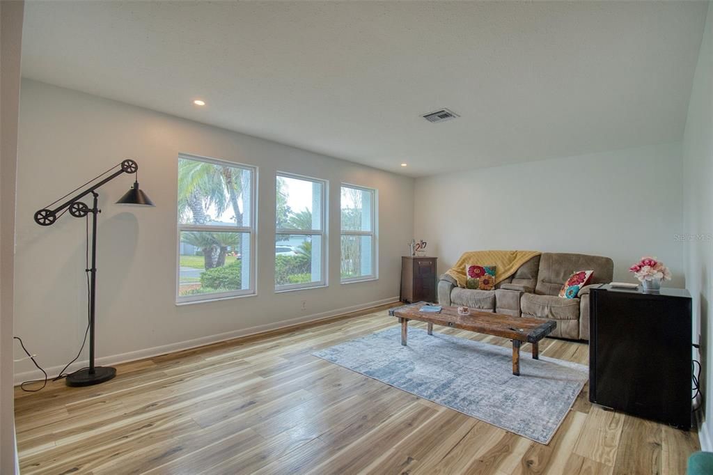 For Sale: $599,900 (3 beds, 2 baths, 1773 Square Feet)