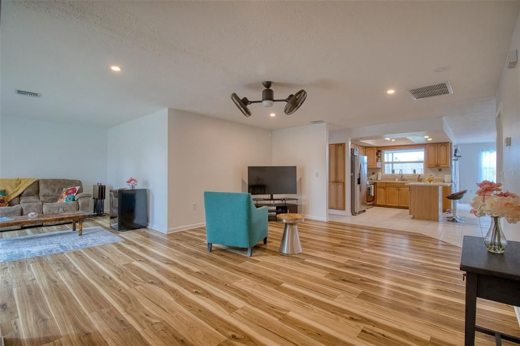 For Sale: $599,900 (3 beds, 2 baths, 1773 Square Feet)