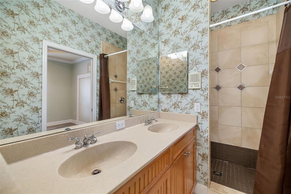 En Venta: $298,900 (3 camas, 2 baños, 1628 Pies cuadrados)