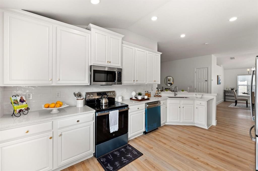 待售: $389,900 (4 贝兹, 2 浴室, 1807 平方英尺)