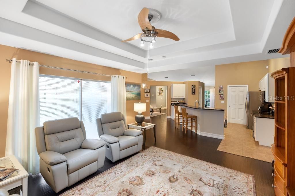 En Venta: $449,000 (3 camas, 2 baños, 1921 Pies cuadrados)