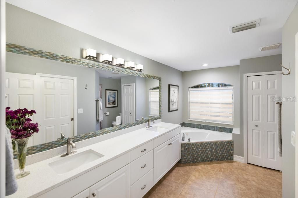 En Venta: $449,000 (3 camas, 2 baños, 1921 Pies cuadrados)