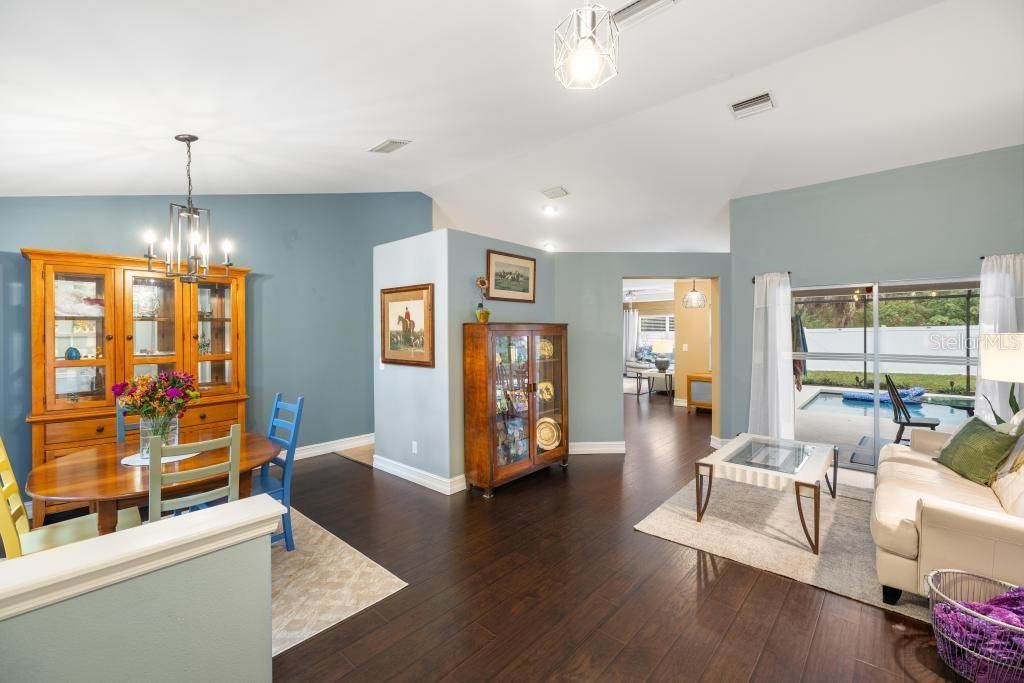 En Venta: $449,000 (3 camas, 2 baños, 1921 Pies cuadrados)