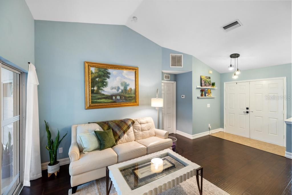 En Venta: $449,000 (3 camas, 2 baños, 1921 Pies cuadrados)