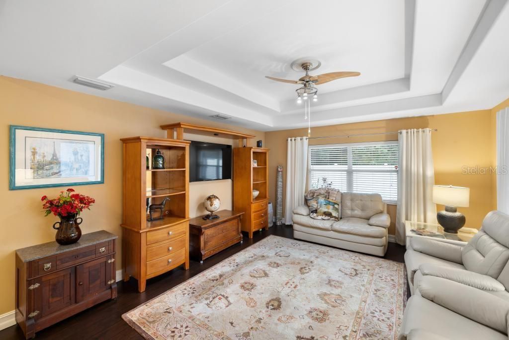 En Venta: $449,000 (3 camas, 2 baños, 1921 Pies cuadrados)