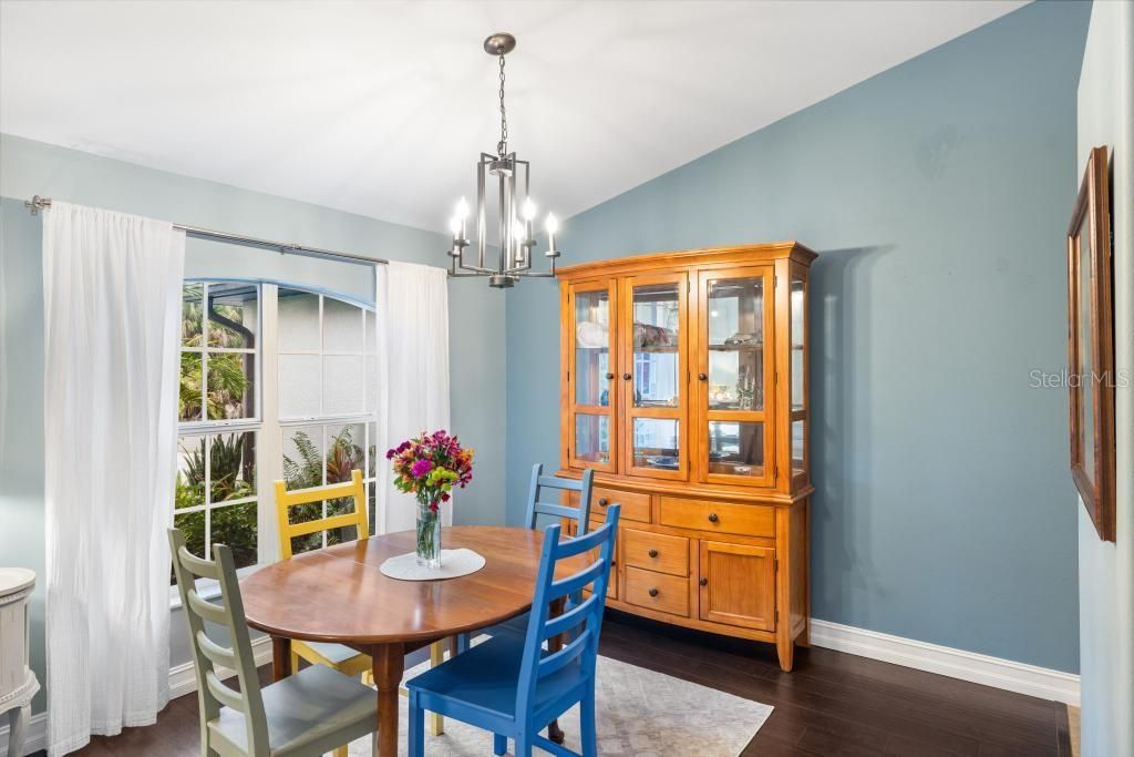 En Venta: $449,000 (3 camas, 2 baños, 1921 Pies cuadrados)