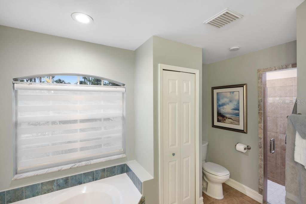 En Venta: $449,000 (3 camas, 2 baños, 1921 Pies cuadrados)